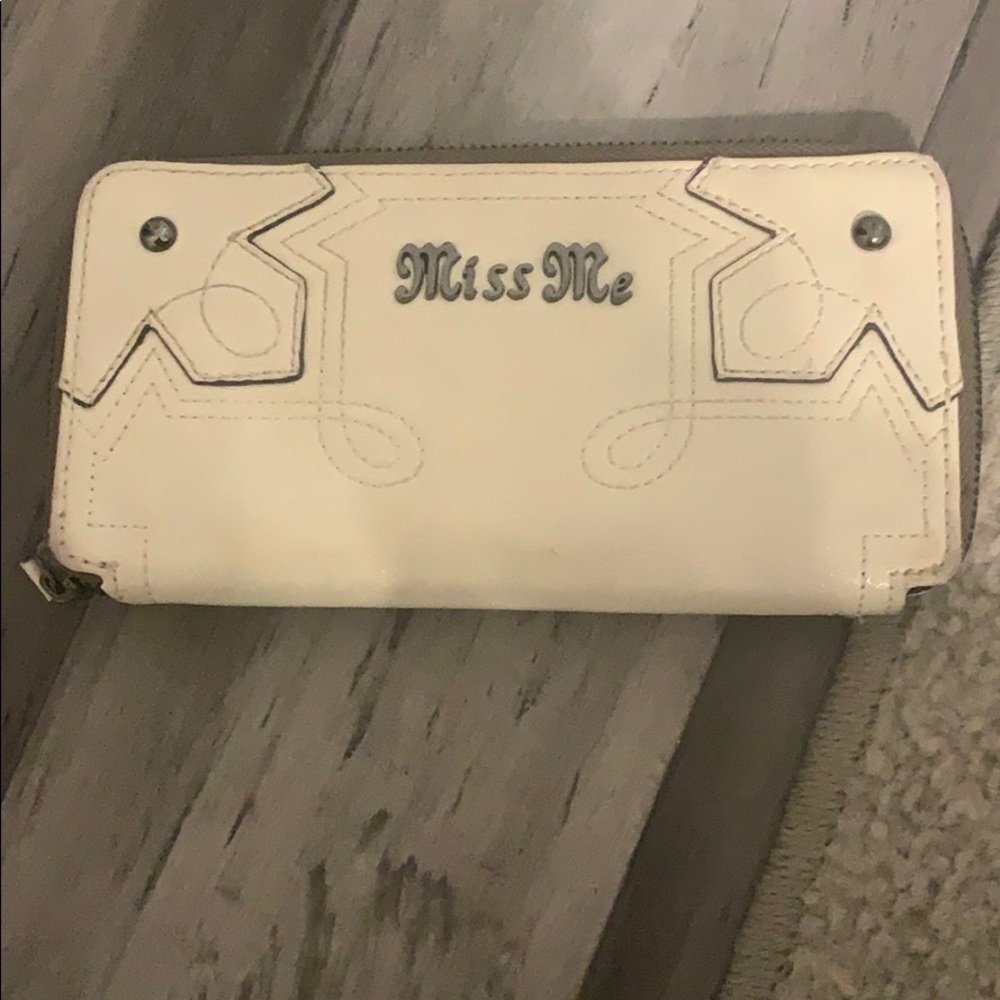 Miss me wallet